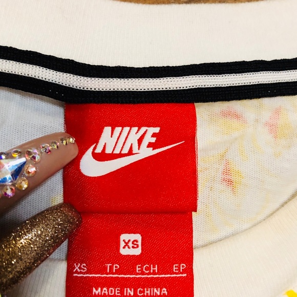 🔐Nike crop top🔐 - Picture 3 of 3